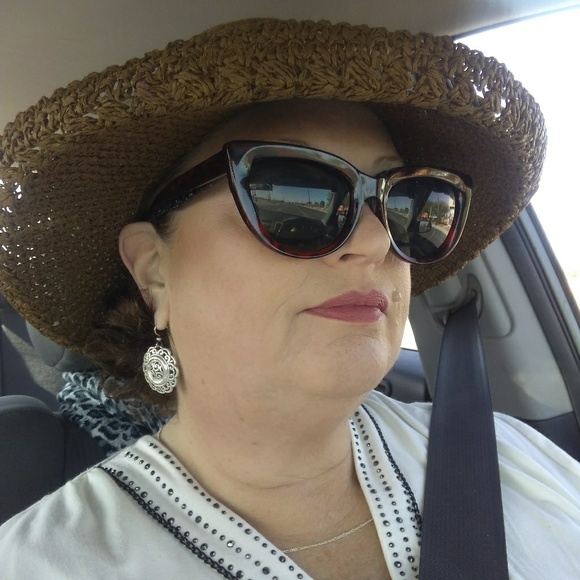 Meet your Posher, Lyné - Picture 1 of 4